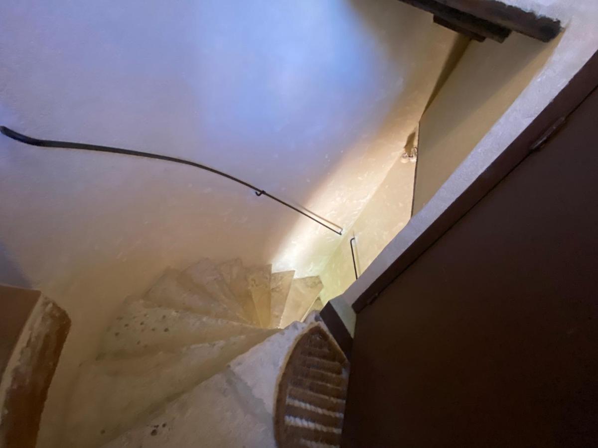 Appartement A 50 M De La Place Aux Herbes Юзес Экстерьер фото