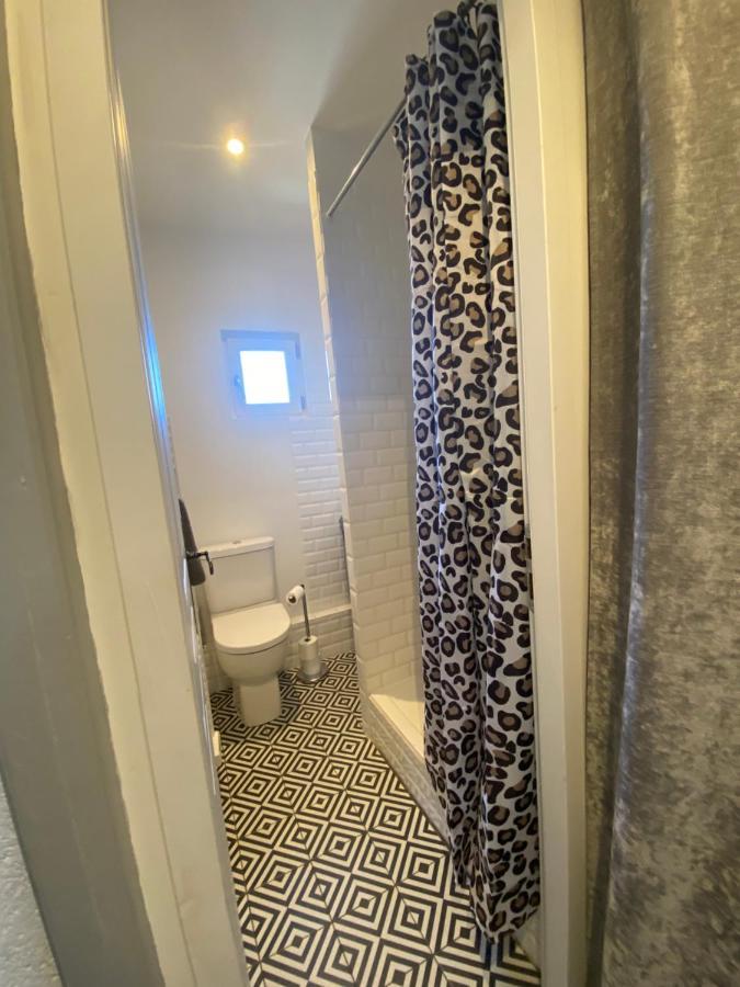 Appartement A 50 M De La Place Aux Herbes Юзес Экстерьер фото