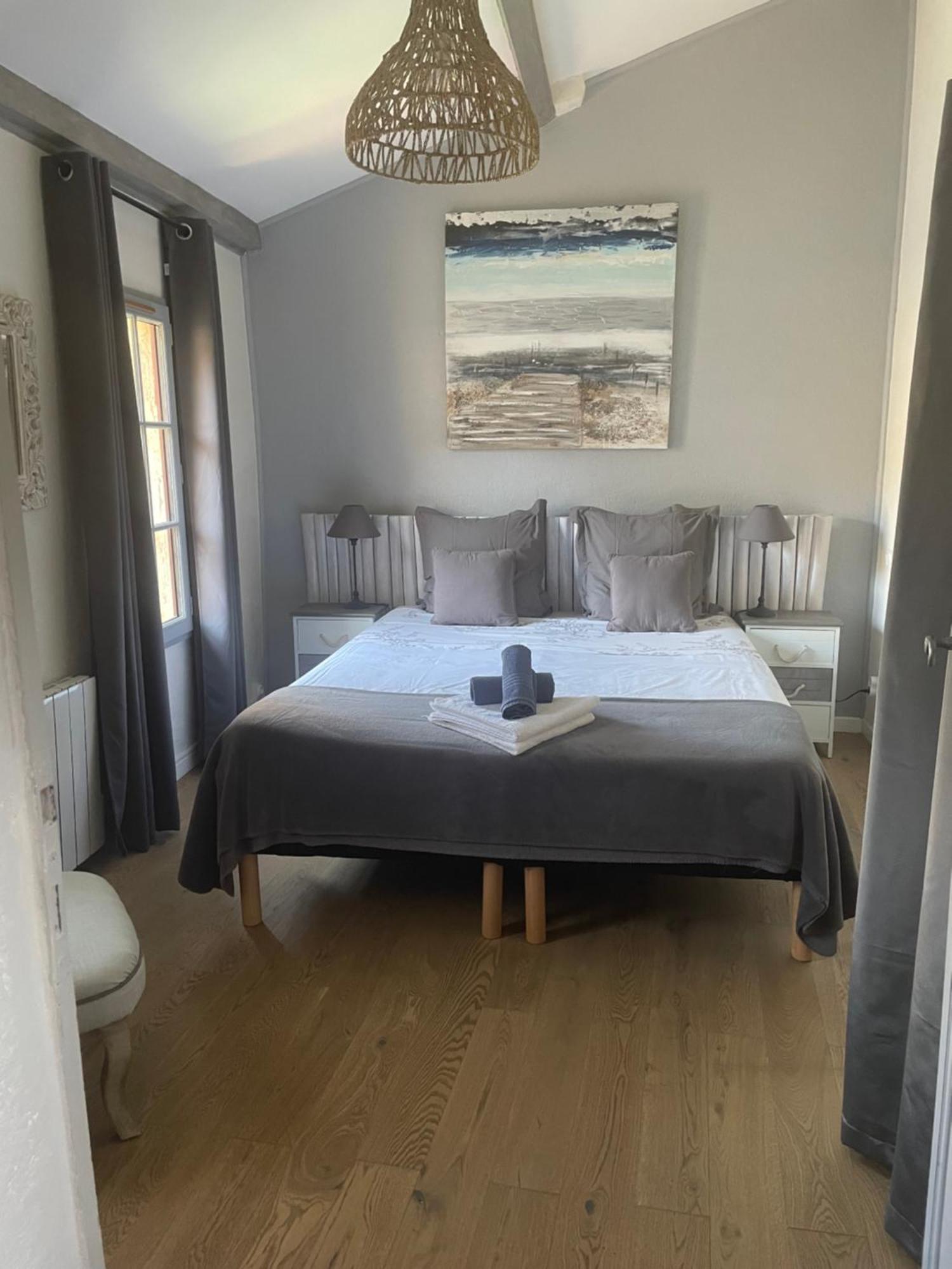 Appartement A 50 M De La Place Aux Herbes Юзес Экстерьер фото