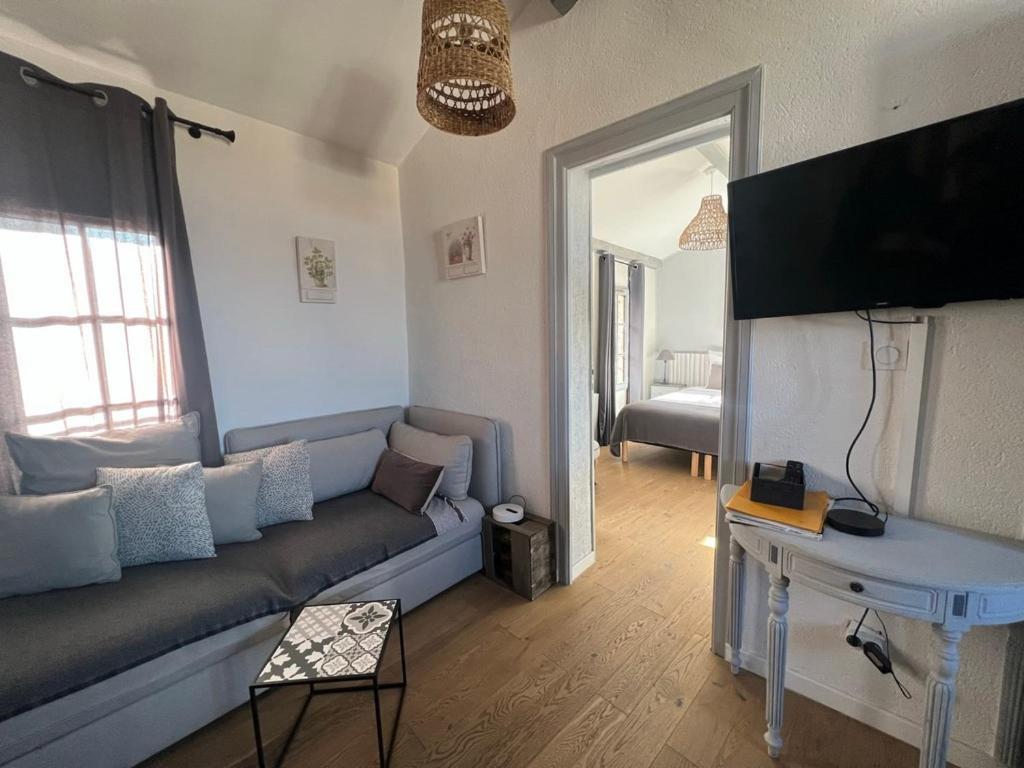 Appartement A 50 M De La Place Aux Herbes Юзес Экстерьер фото