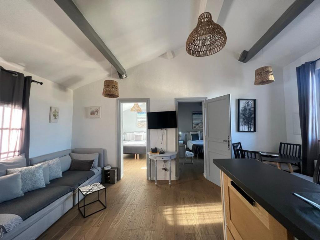 Appartement A 50 M De La Place Aux Herbes Юзес Экстерьер фото